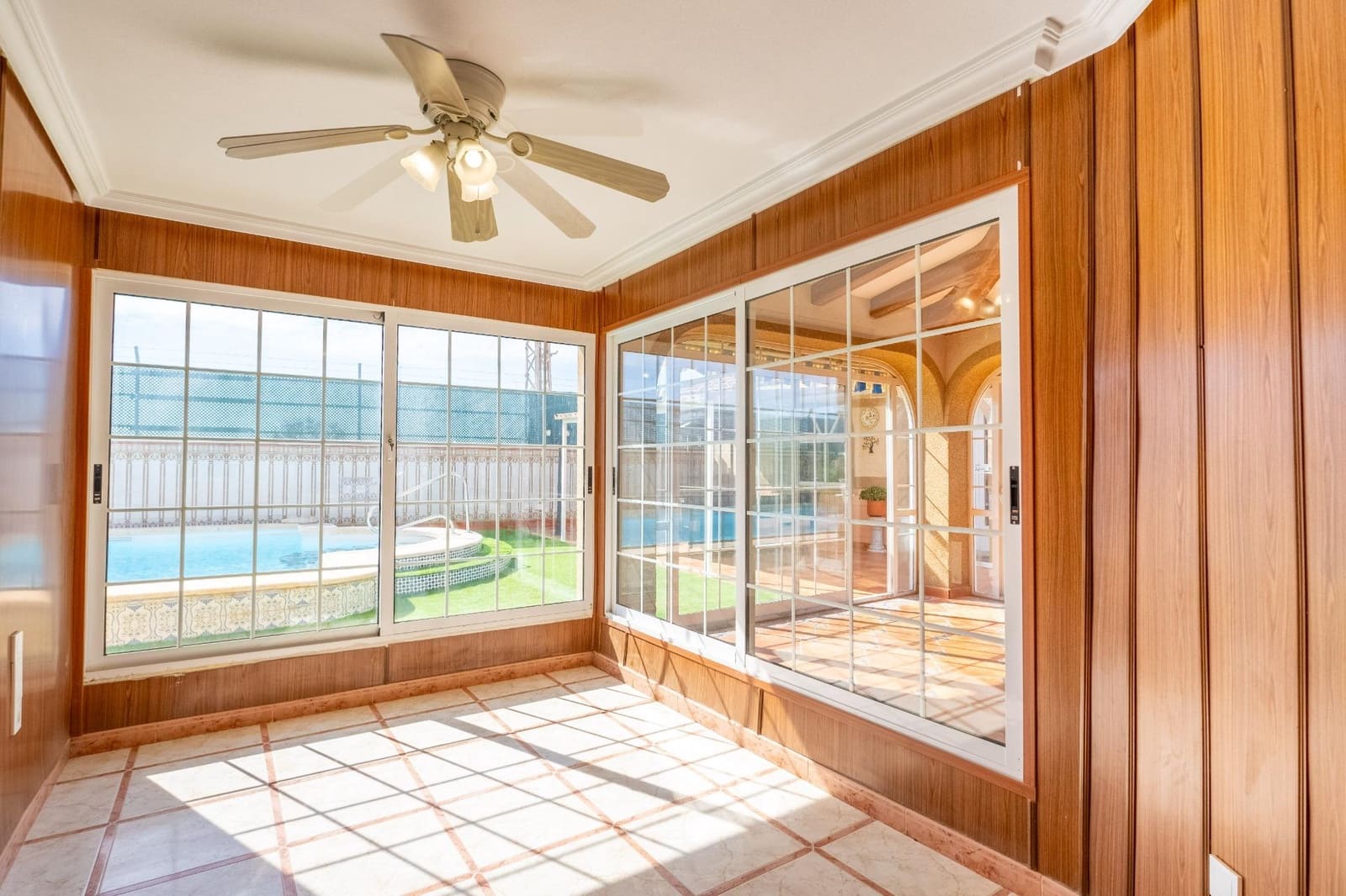 6 Zimmer Villa zu verkaufen in El Chaparral mit Pool Garage - 689.000 € (Ref: 9341150)