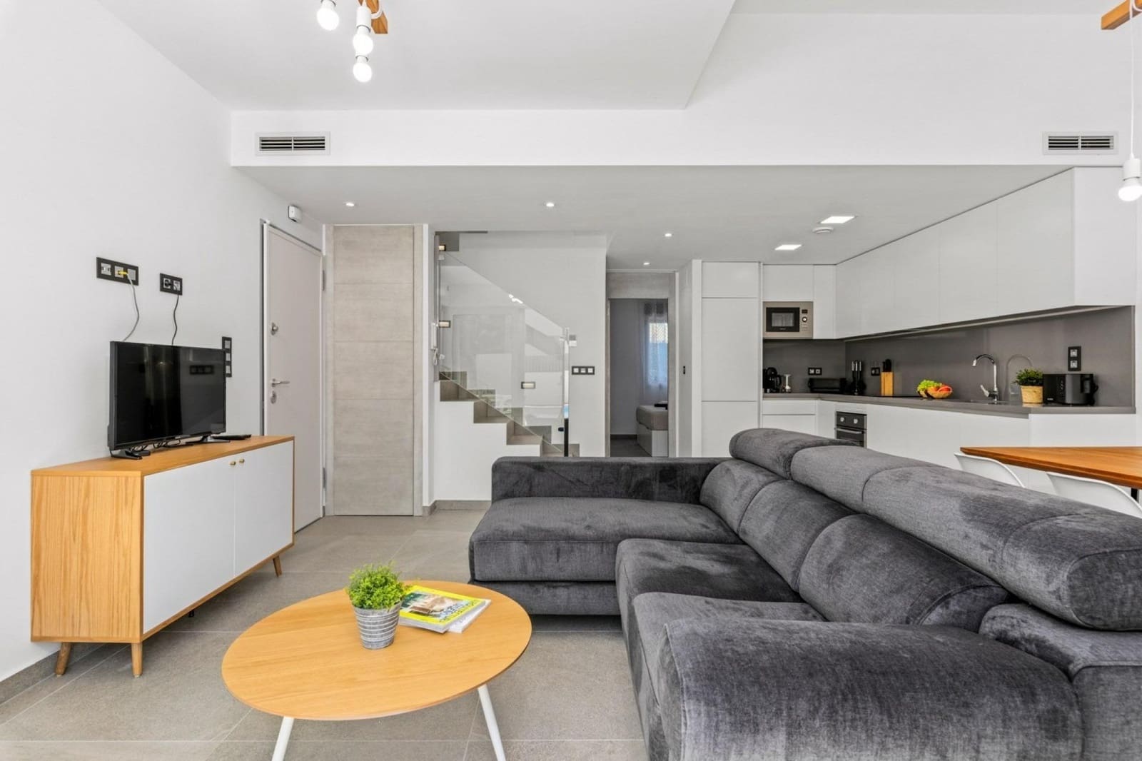 3 makuuhuone Huvila myytävänä paikassa El Raso mukana uima-altaan - 445 000 € (Ref: 9349501)