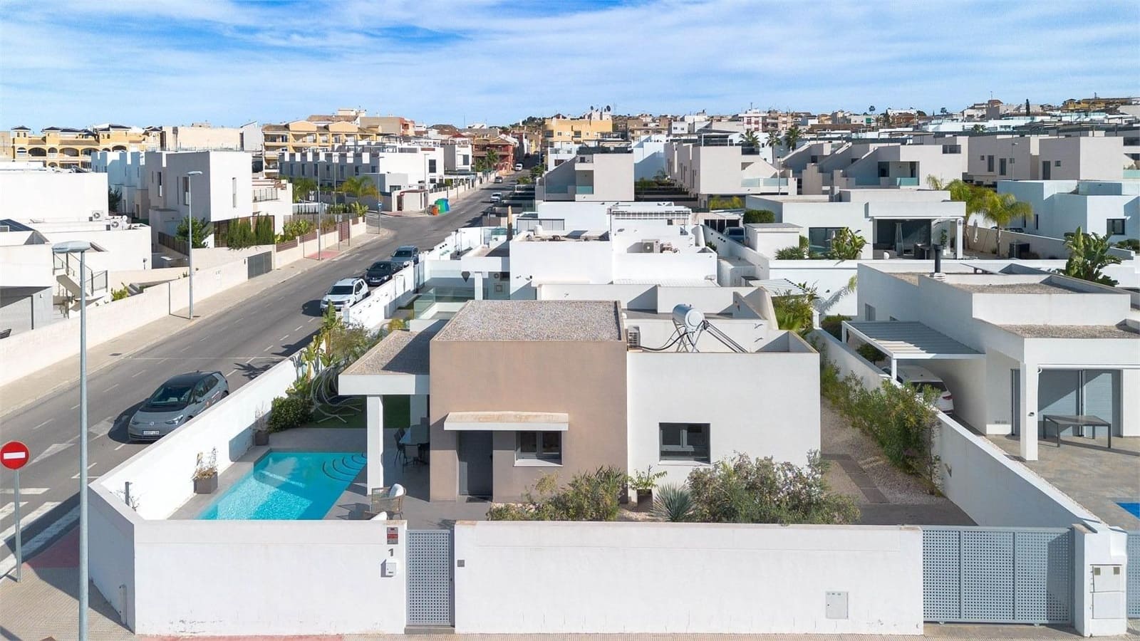 3 bedroom Villa for sale in Benijofar with pool - € 425,000 (Ref: 9355802)