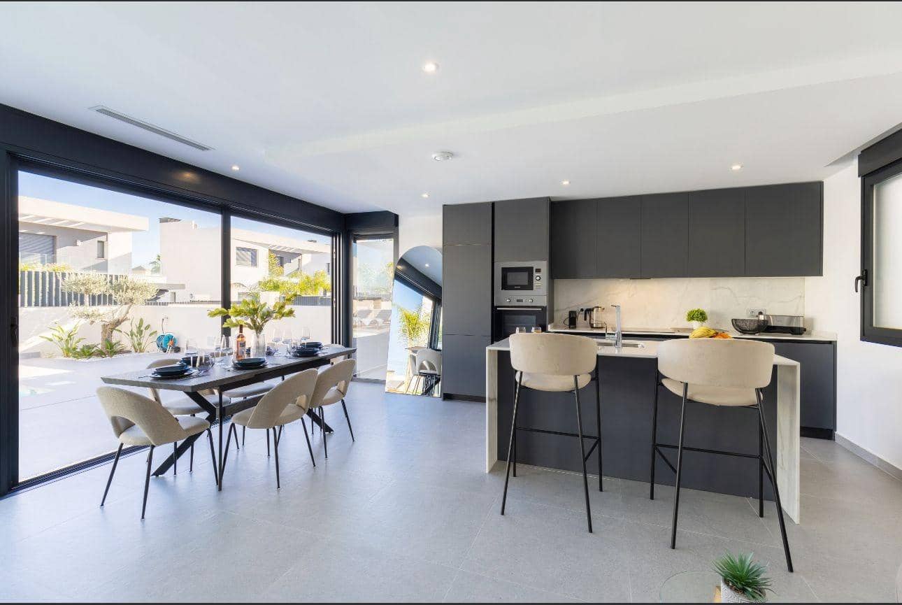 3 bedroom Villa for sale in Algorfa - € 550,000 (Ref: 9373823)