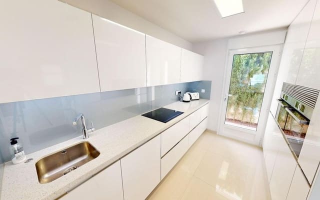 4 soveværelse Villa til salg i Centro, Torrevieja med swimmingpool - € 599.950 (Ref: 9375282)