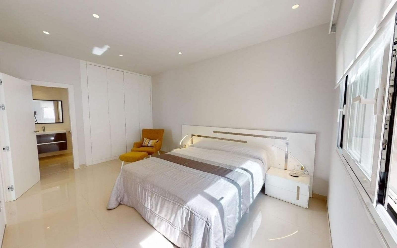 4 soveværelse Villa til salg i Torrevieja med swimmingpool - € 599.950 (Ref: 9375282)