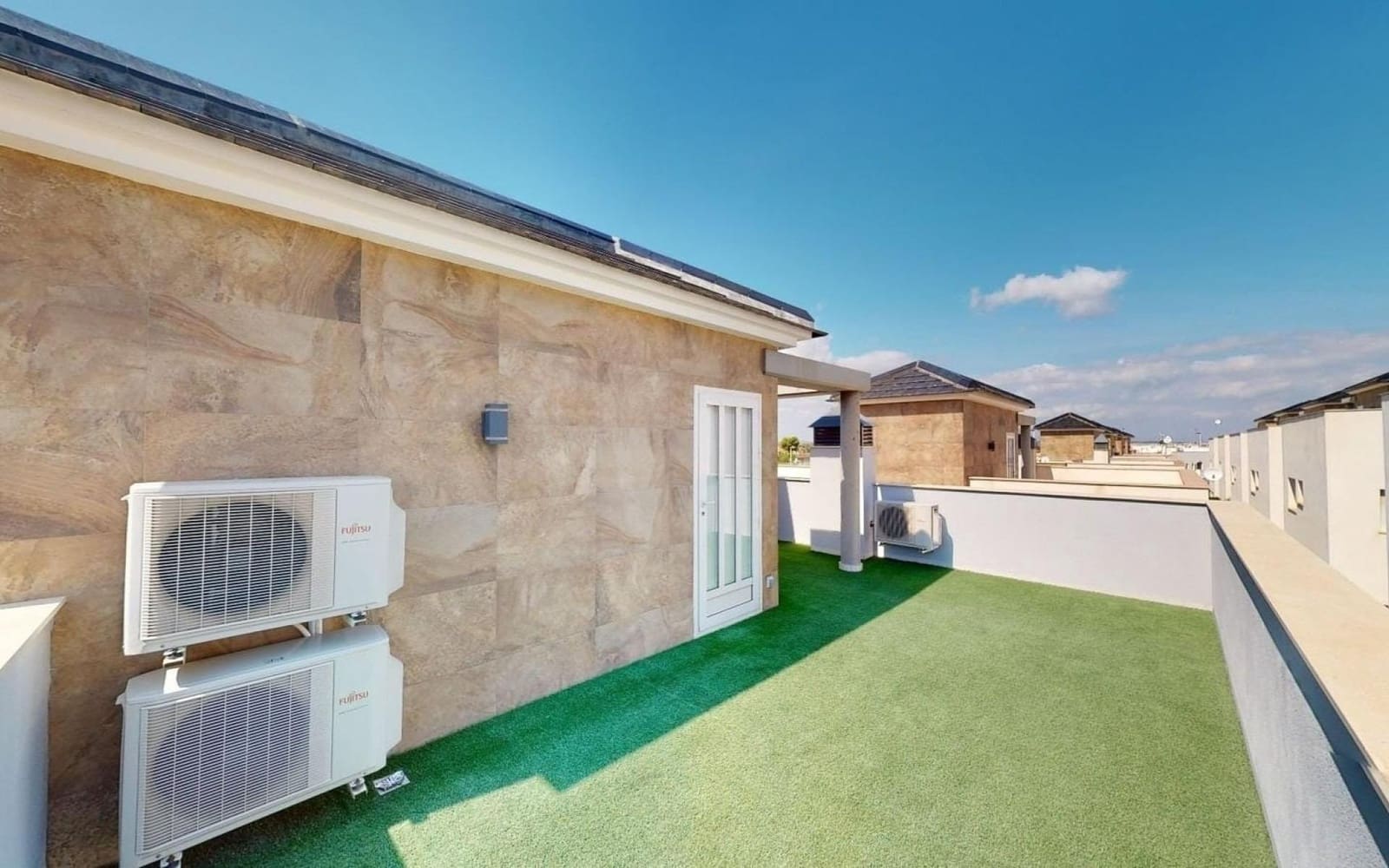 4 soveværelse Villa til salg i Torrevieja med swimmingpool - € 599.950 (Ref: 9375282)