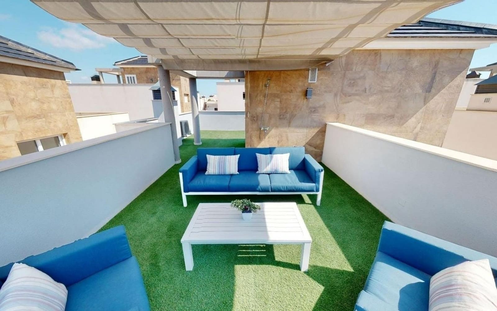 4 sypialnia Willa na sprzedaż w Torrevieja z basenem - 599 950 € (Ref: 9375282)