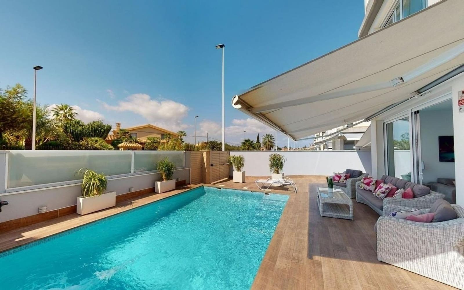 4 sypialnia Willa na sprzedaż w Torrevieja z basenem - 599 950 € (Ref: 9375282)