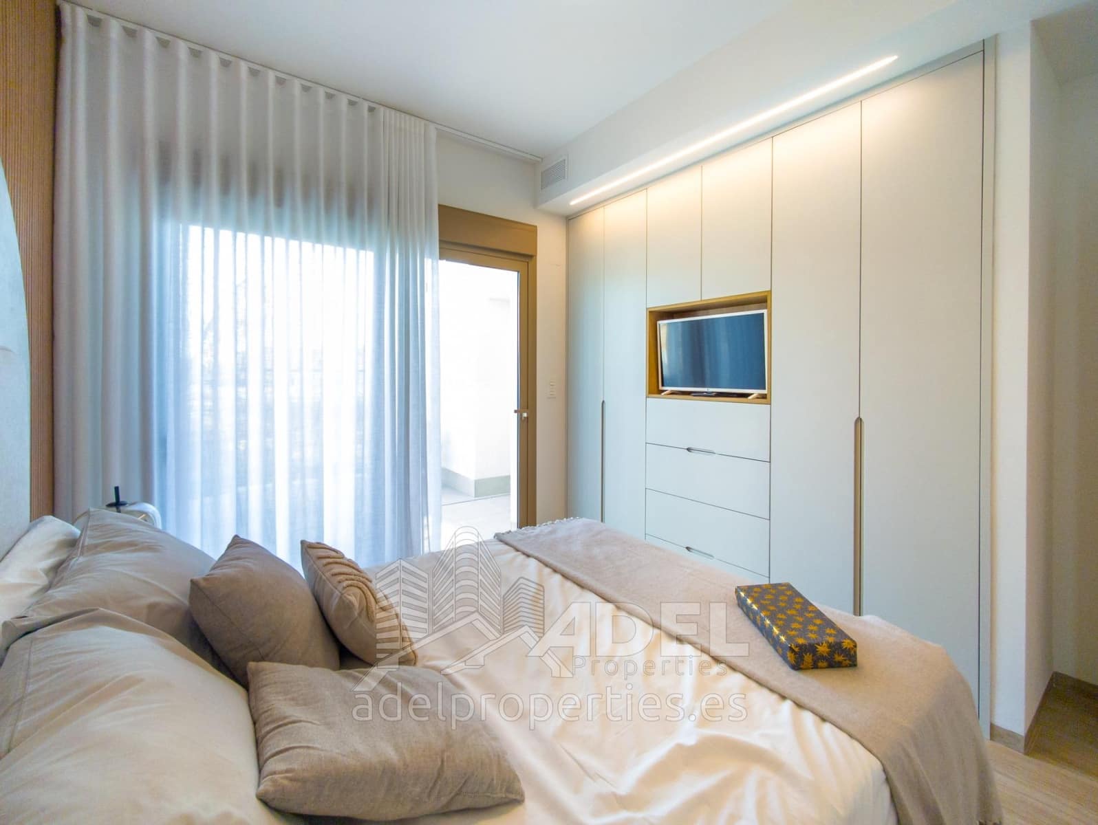 Chalet de 3 habitaciones en Ciudad Quesada en venta con piscina - 435.000 € (Ref: 9446292)