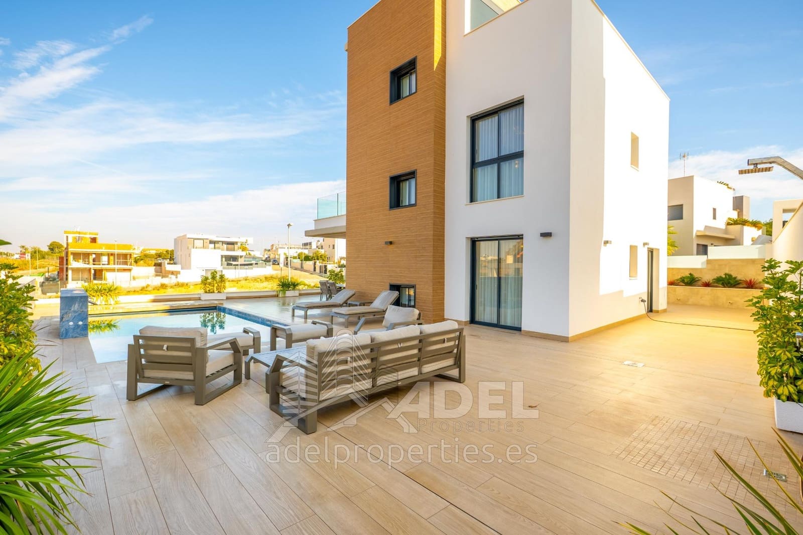 6 bedroom Villa for sale in Campoamor with pool garage - € 1,780,000 (Ref: 9482024)
