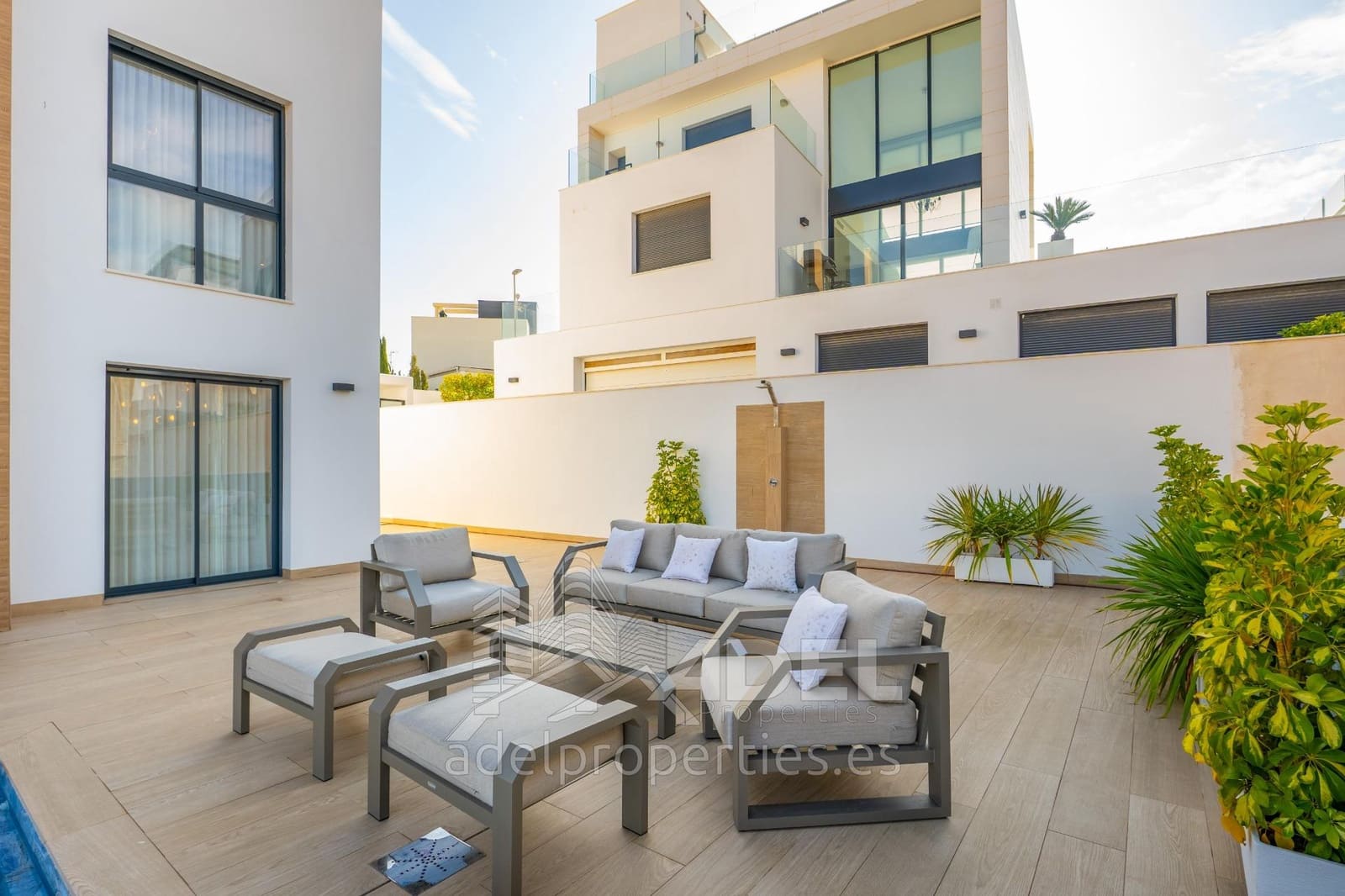 6 bedroom Villa for sale in Campoamor with pool garage - € 1,780,000 (Ref: 9482024)