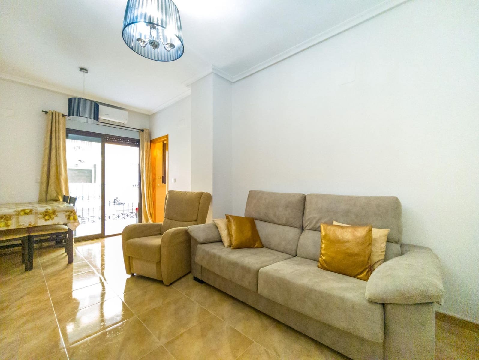 2 bedroom Apartment for sale in Torrevieja - € 140,000 (Ref: 9502238)
