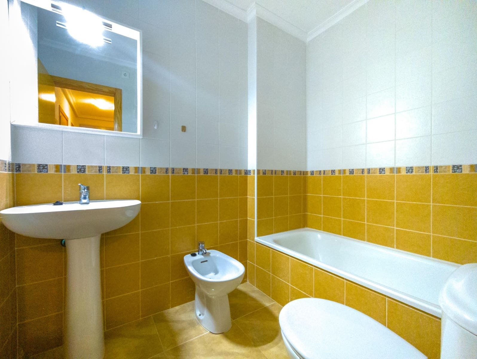 2 bedroom Apartment for sale in Torrevieja - € 140,000 (Ref: 9502238)