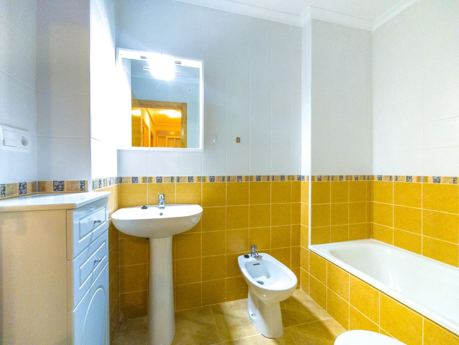 2 bedroom Apartment for sale in Torrevieja - € 140,000 (Ref: 9502238)