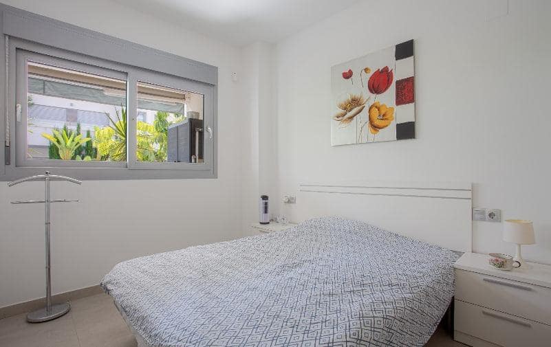 2 slaapkamer Appartement te koop in La Veleta met zwembad - € 250.000 (Ref: 9527647)