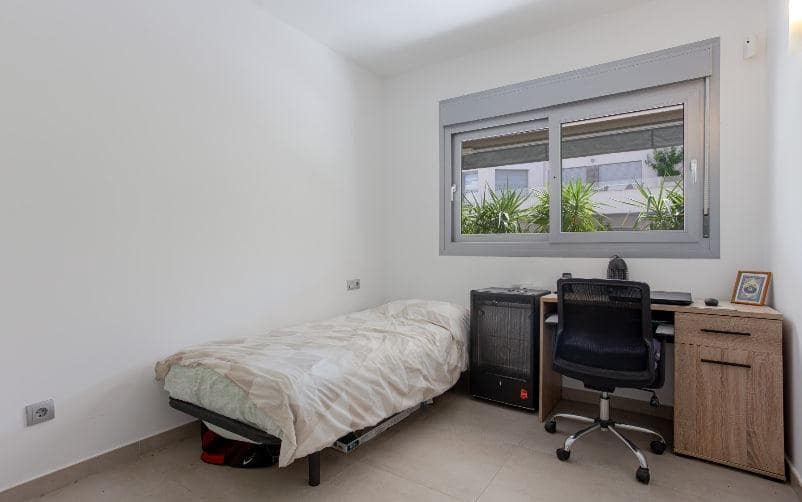 2 slaapkamer Appartement te koop in La Veleta met zwembad - € 250.000 (Ref: 9527647)