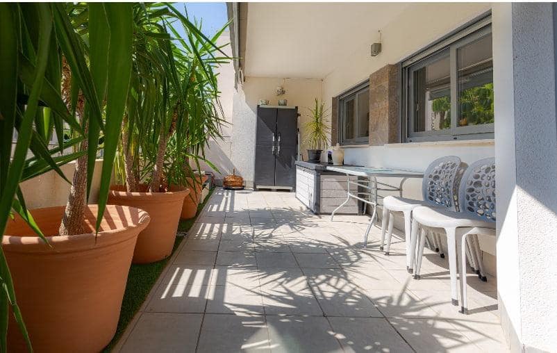 2 slaapkamer Appartement te koop in La Veleta met zwembad - € 250.000 (Ref: 9527647)