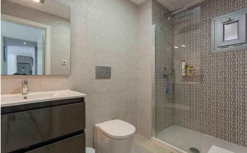 2 slaapkamer Appartement te koop in La Veleta met zwembad - € 250.000 (Ref: 9527647)