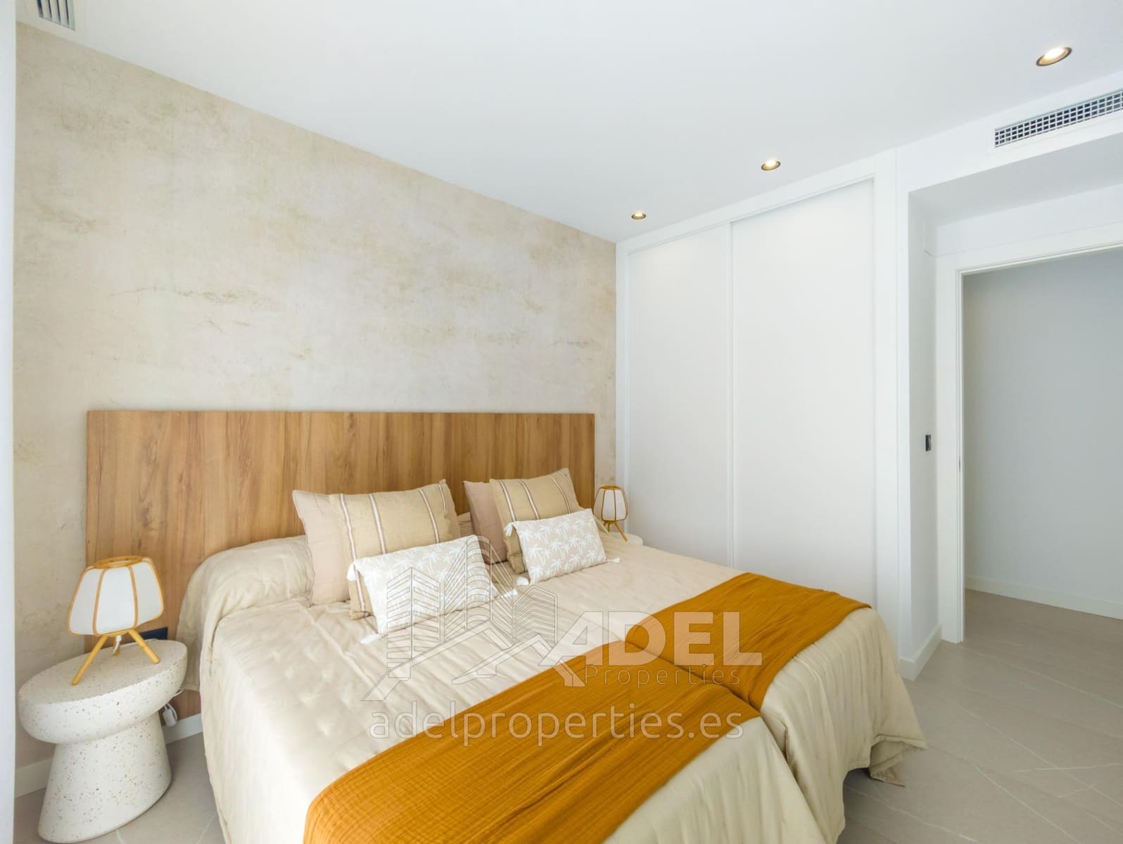 3 slaapkamer Villa te koop in Torrevieja met zwembad garage - € 595.000 (Ref: 9561742)