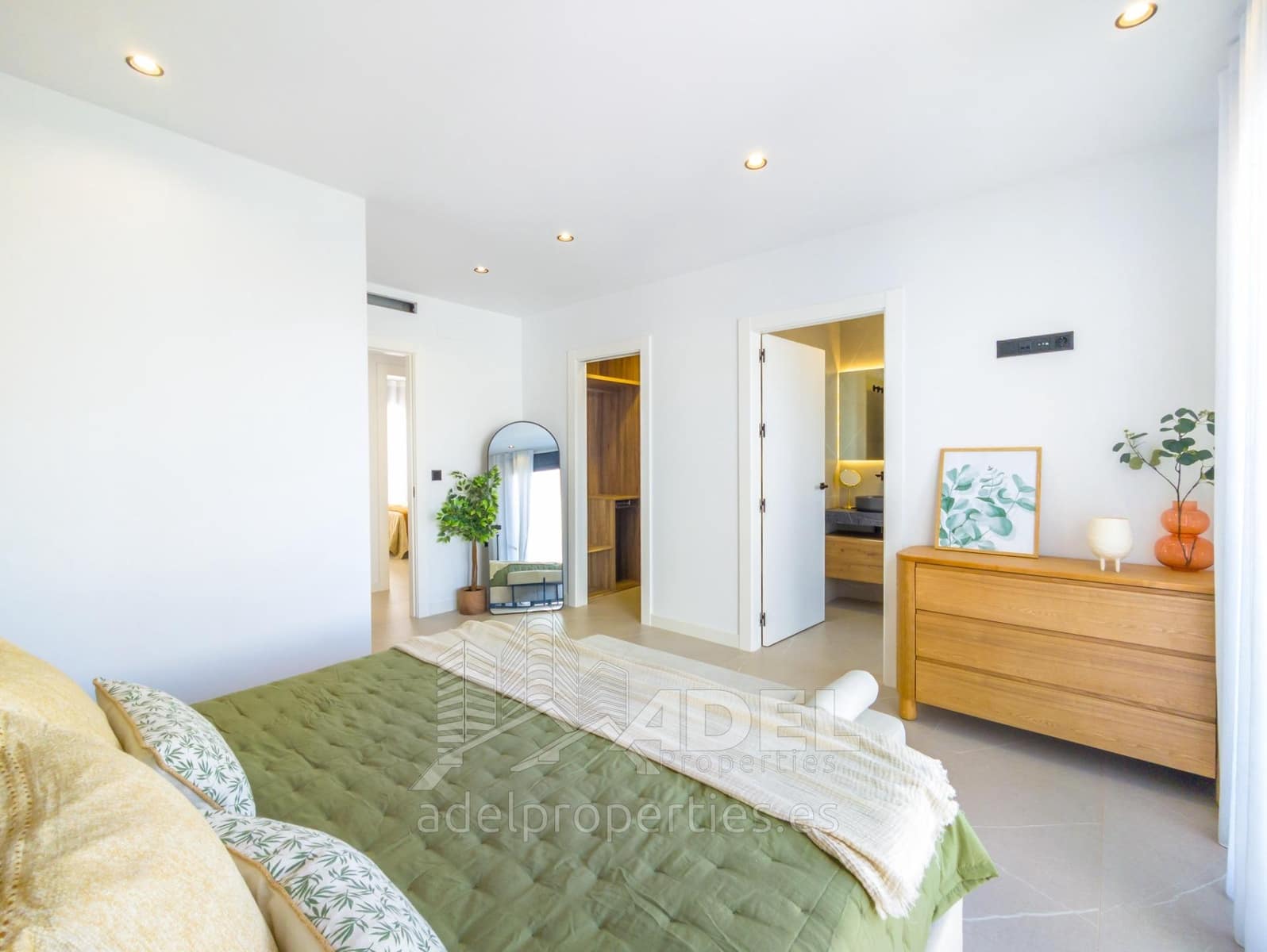 3 slaapkamer Villa te koop in Torrevieja met zwembad garage - € 595.000 (Ref: 9561742)