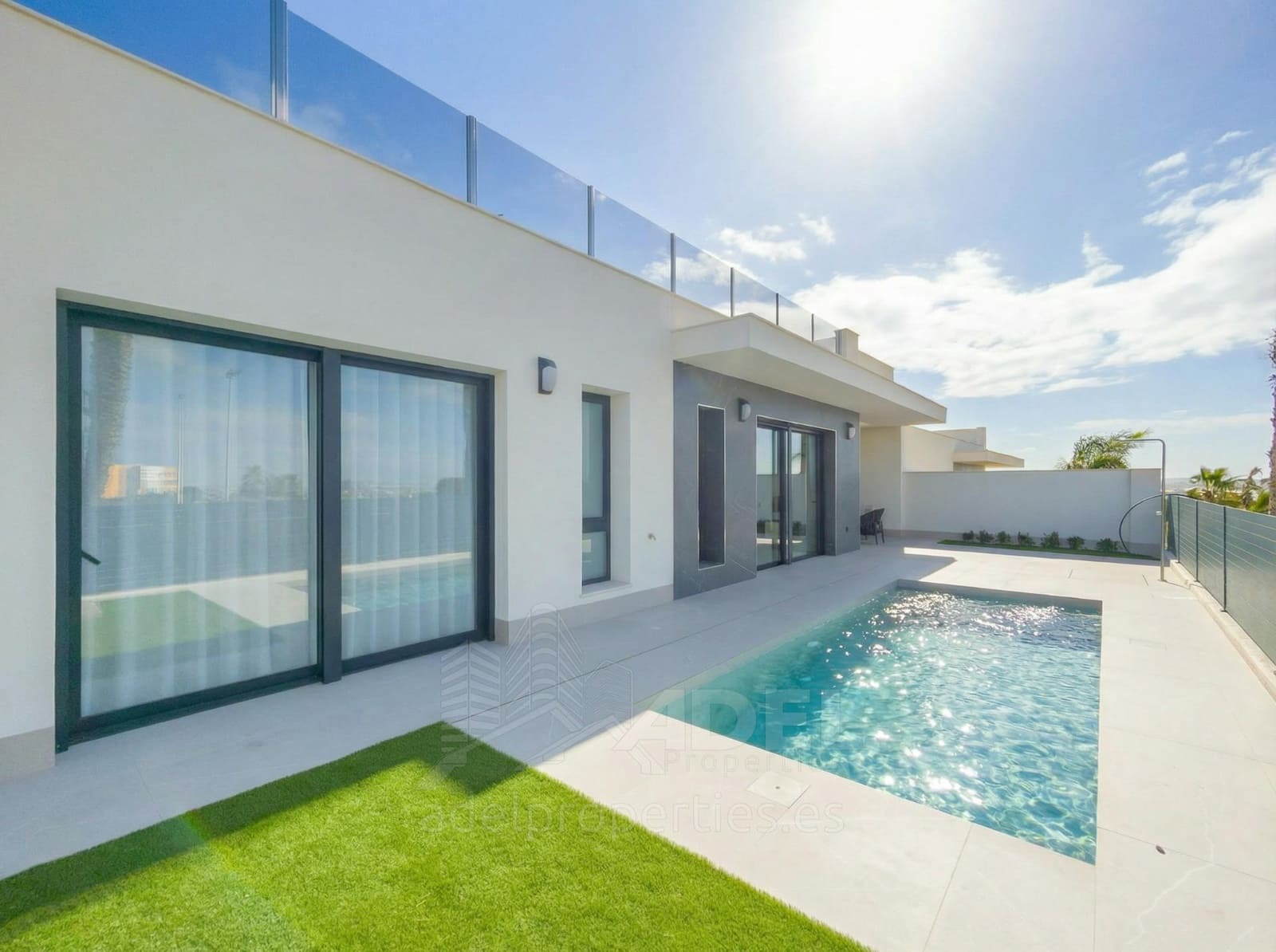 3 slaapkamer Villa te koop in Torrevieja met zwembad garage - € 595.000 (Ref: 9561742)