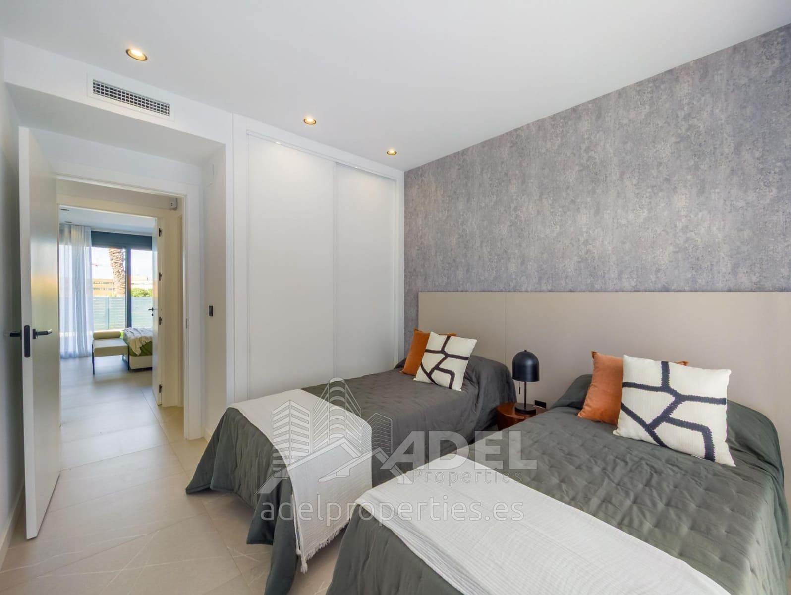 3 slaapkamer Villa te koop in Torrevieja met zwembad garage - € 595.000 (Ref: 9561742)