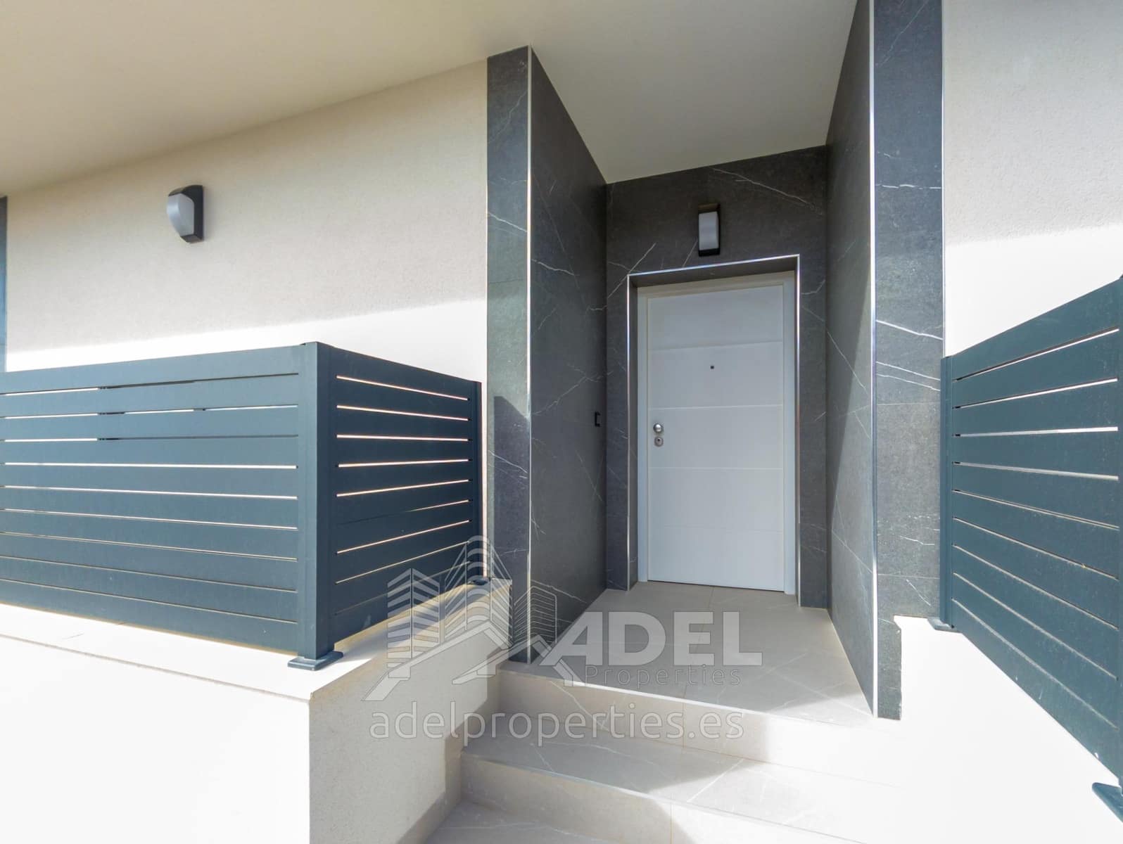 3 slaapkamer Villa te koop in Torrevieja met zwembad garage - € 595.000 (Ref: 9561742)