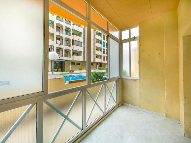 Apartamento de 2 habitaciones en Centro, Torrevieja en venta con piscina - 122.500 € (Ref: 9574583)