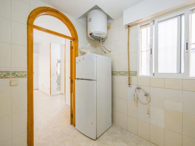 Apartamento de 2 habitaciones en Centro, Torrevieja en venta con piscina - 122.500 € (Ref: 9574583)