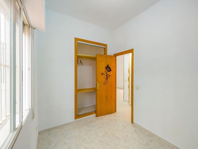 Apartamento de 2 habitaciones en Centro, Torrevieja en venta con piscina - 122.500 € (Ref: 9574583)