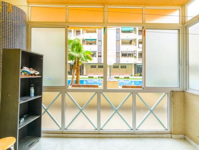 Apartamento de 2 habitaciones en Centro, Torrevieja en venta con piscina - 122.500 € (Ref: 9574583)