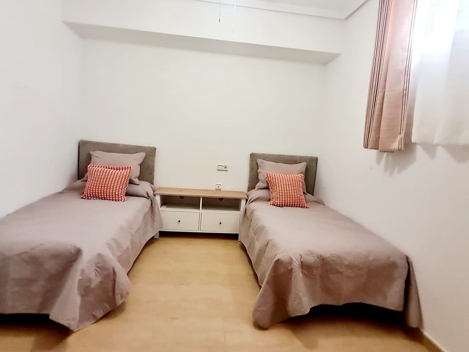 3 sovrum Semi-fristående Villa att hyra i Torrevieja med pool garage - 1 600 € (Ref: 10004982)