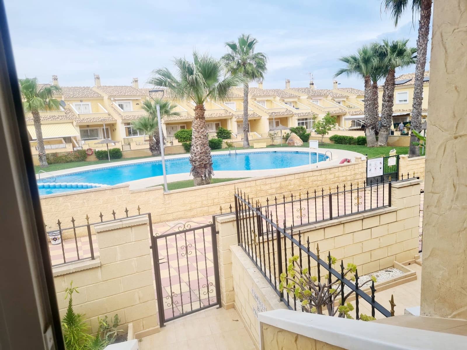 3 sovrum Semi-fristående Villa att hyra i Torrevieja med pool garage - 1 600 € (Ref: 10004982)