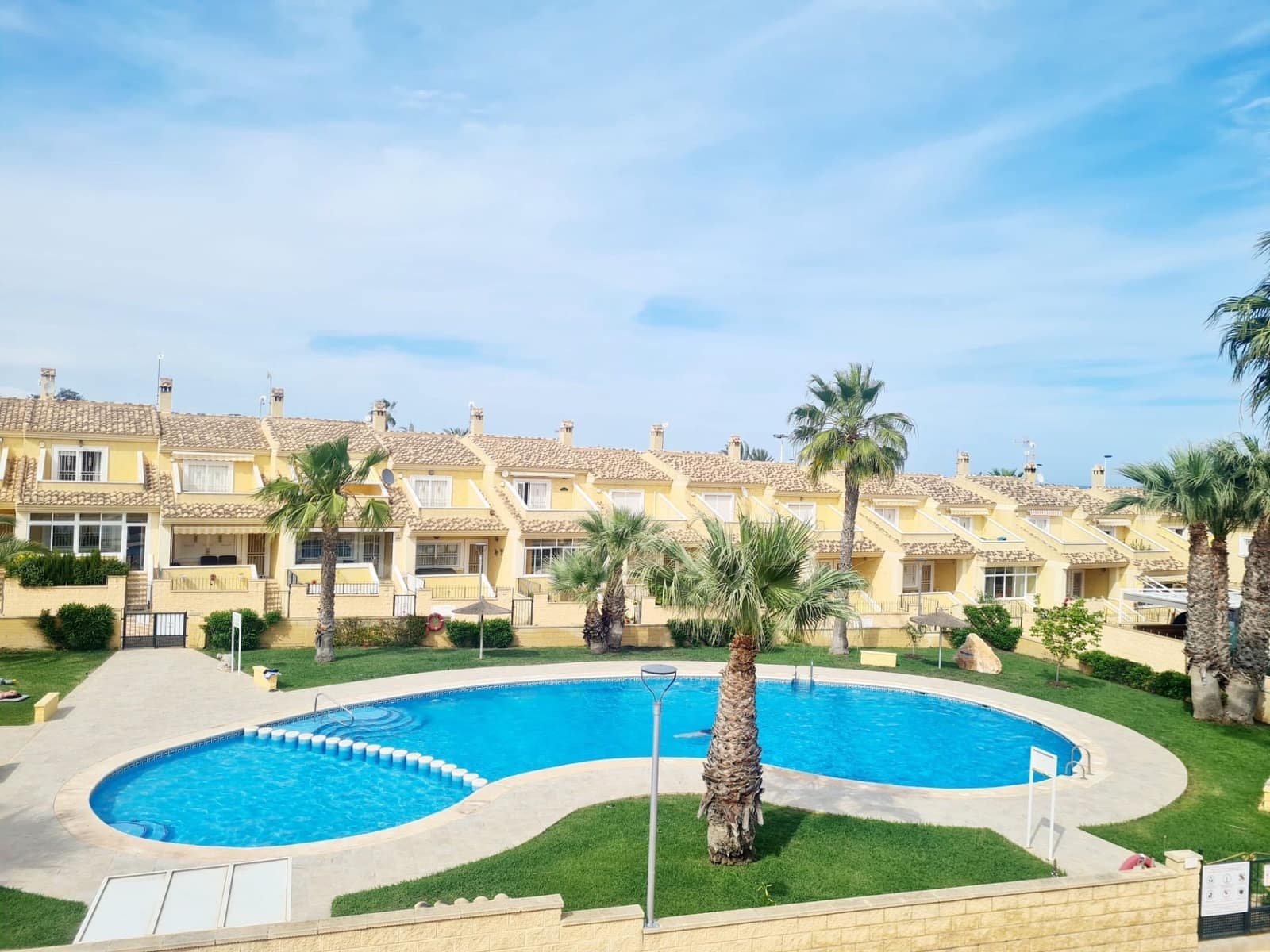 3 sovrum Semi-fristående Villa att hyra i Torrevieja med pool garage - 1 600 € (Ref: 10004982)