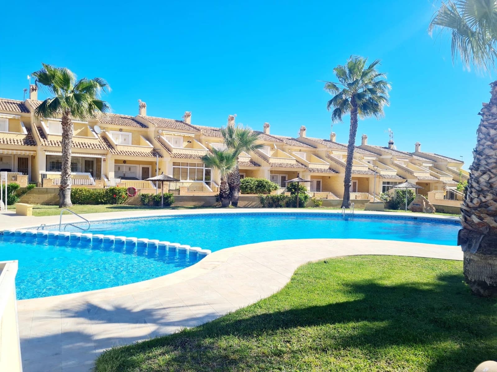 3 sovrum Semi-fristående Villa att hyra i Torrevieja med pool garage - 1 600 € (Ref: 10004982)