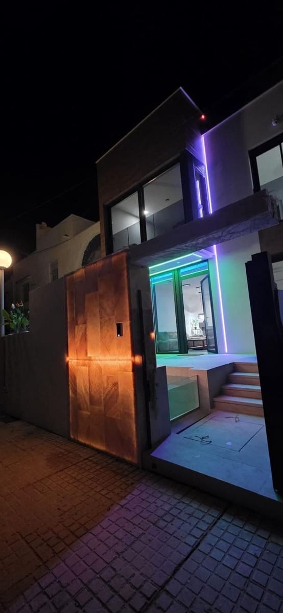 3 bedroom Semi-detached Villa for rent in Torrevieja with pool - € 2,200 (Ref: 10008291)