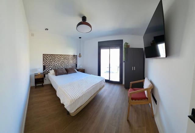 3 soverom Kjedet enebolig til leie i Torrevieja med svømmebasseng - € 2 200 (Ref: 10008291)