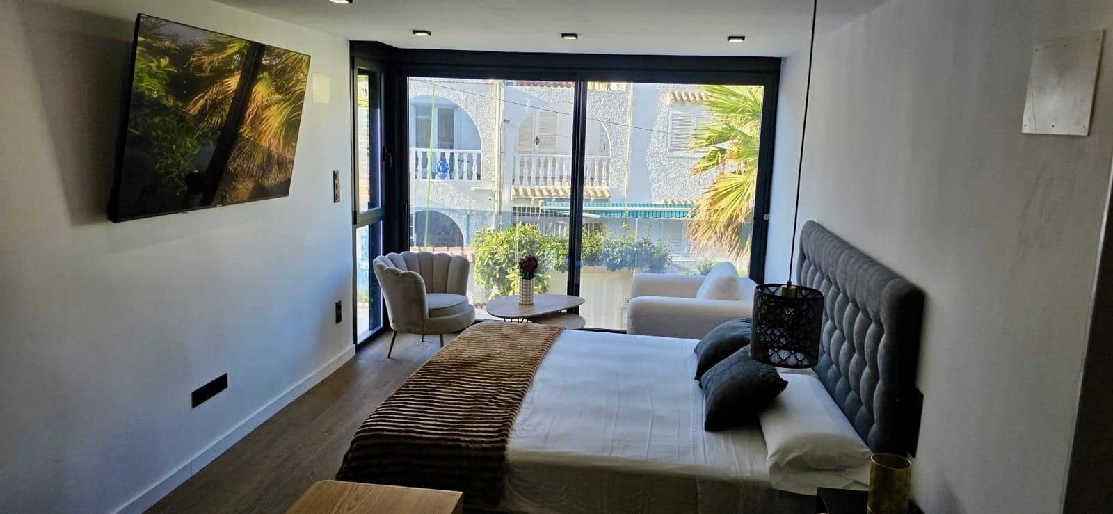 3 bedroom Semi-detached Villa for rent in Torrevieja with pool - € 2,200 (Ref: 10008291)