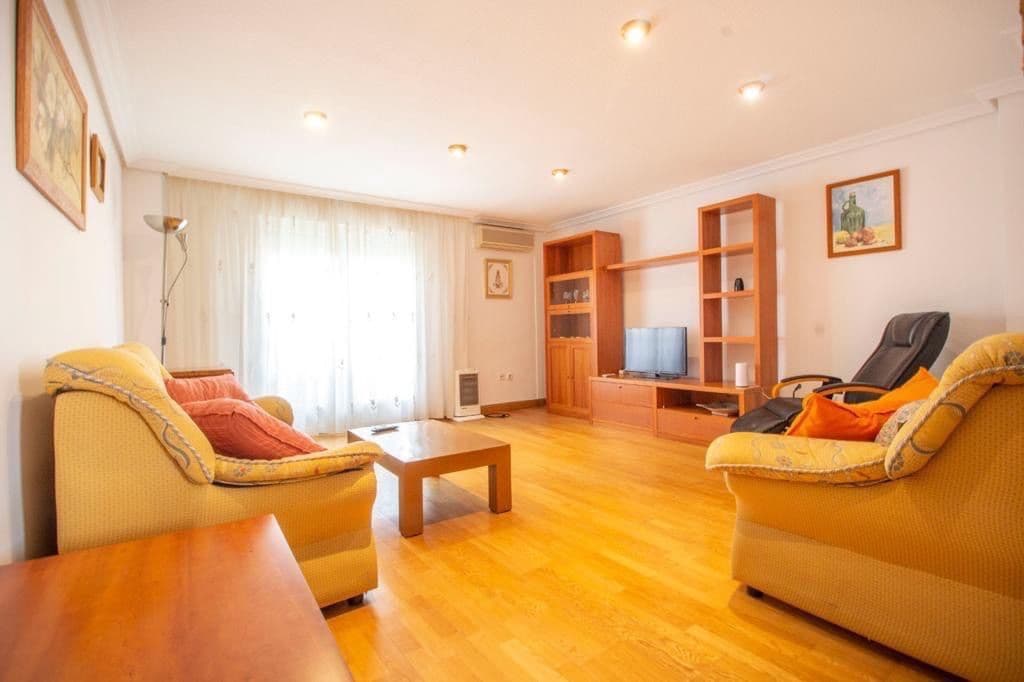 3 sovrum Lägenhet att hyra i Torrevieja - 900 € (Ref: 10008292)