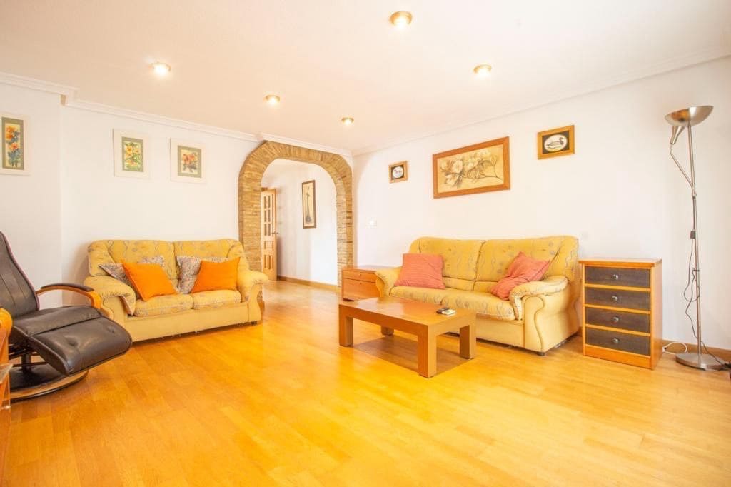 3 sovrum Lägenhet att hyra i Torrevieja - 900 € (Ref: 10008292)