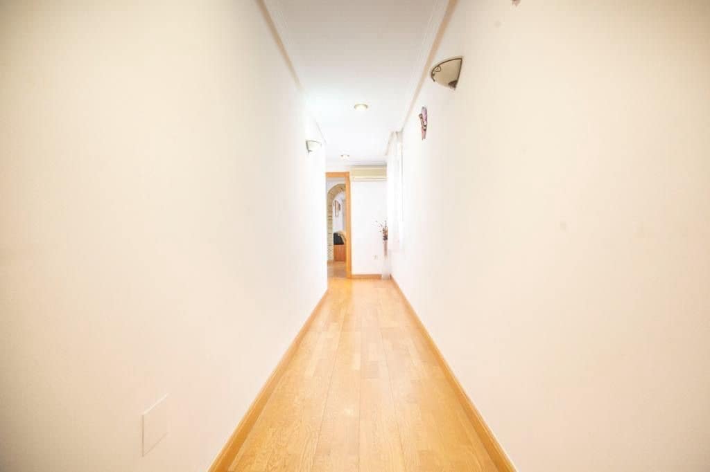 3 sovrum Lägenhet att hyra i Torrevieja - 900 € (Ref: 10008292)