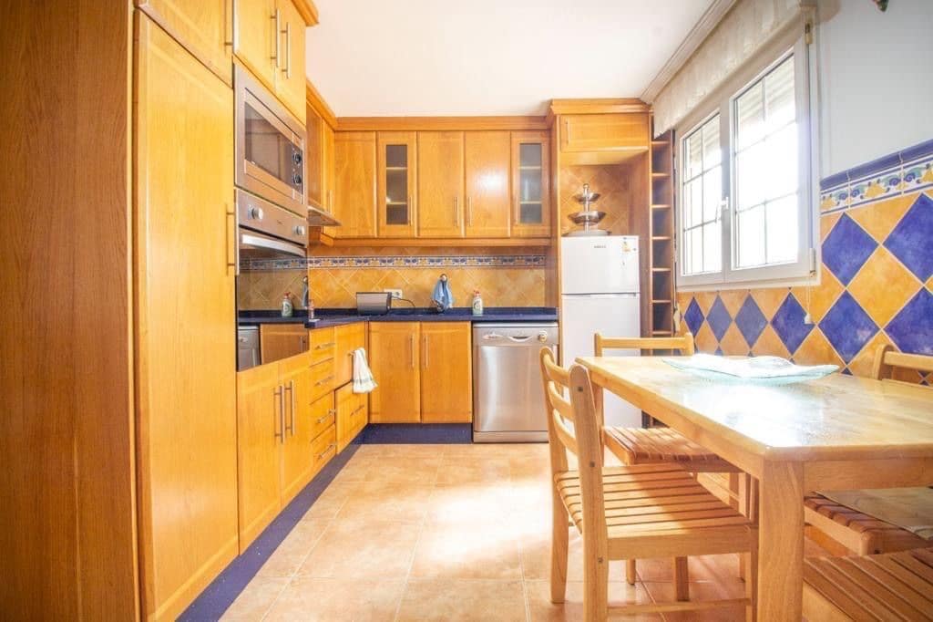 3 sovrum Lägenhet att hyra i Torrevieja - 900 € (Ref: 10008292)