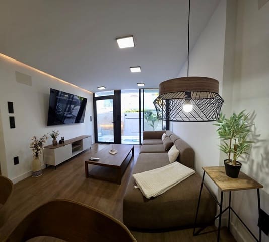 3 sovrum Semi-fristående Villa att hyra i Torrevieja med pool - 2 400 € (Ref: 10015026)