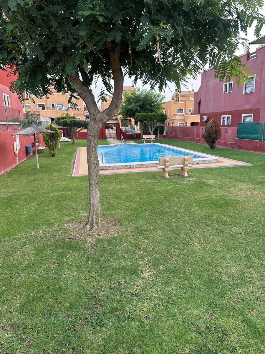 Bungalow de 2 chambres à louer à Orihuela Costa avec piscine garage - 1 150 € (Ref: 10021942)
