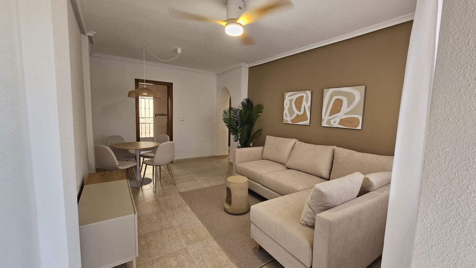 Bungalow de 2 chambres à louer à Orihuela Costa avec piscine garage - 1 150 € (Ref: 10021942)