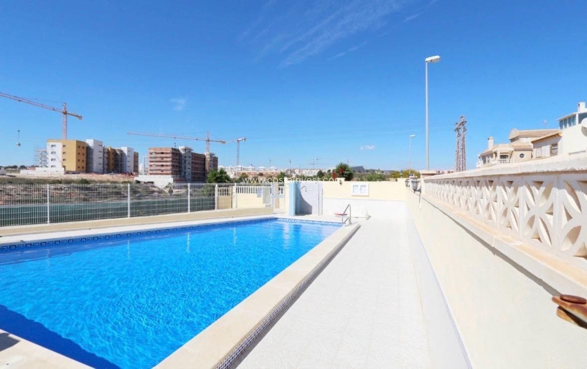 2 Zimmer Bungalow zu verkaufen in Orihuela Costa mit Pool - 159.900 € (Ref: 10021943)