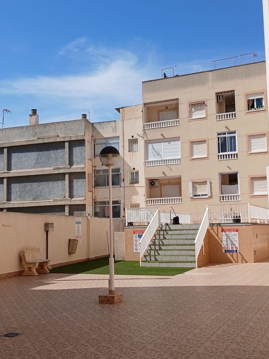 2 quarto Apartamento para arrendar em Guardamar del Segura com piscina - 750 € (Ref: 10023536)
