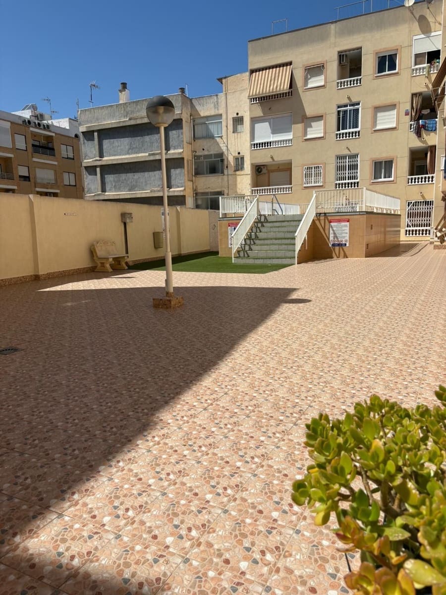 2 quarto Apartamento para arrendar em Guardamar del Segura com piscina - 750 € (Ref: 10023536)