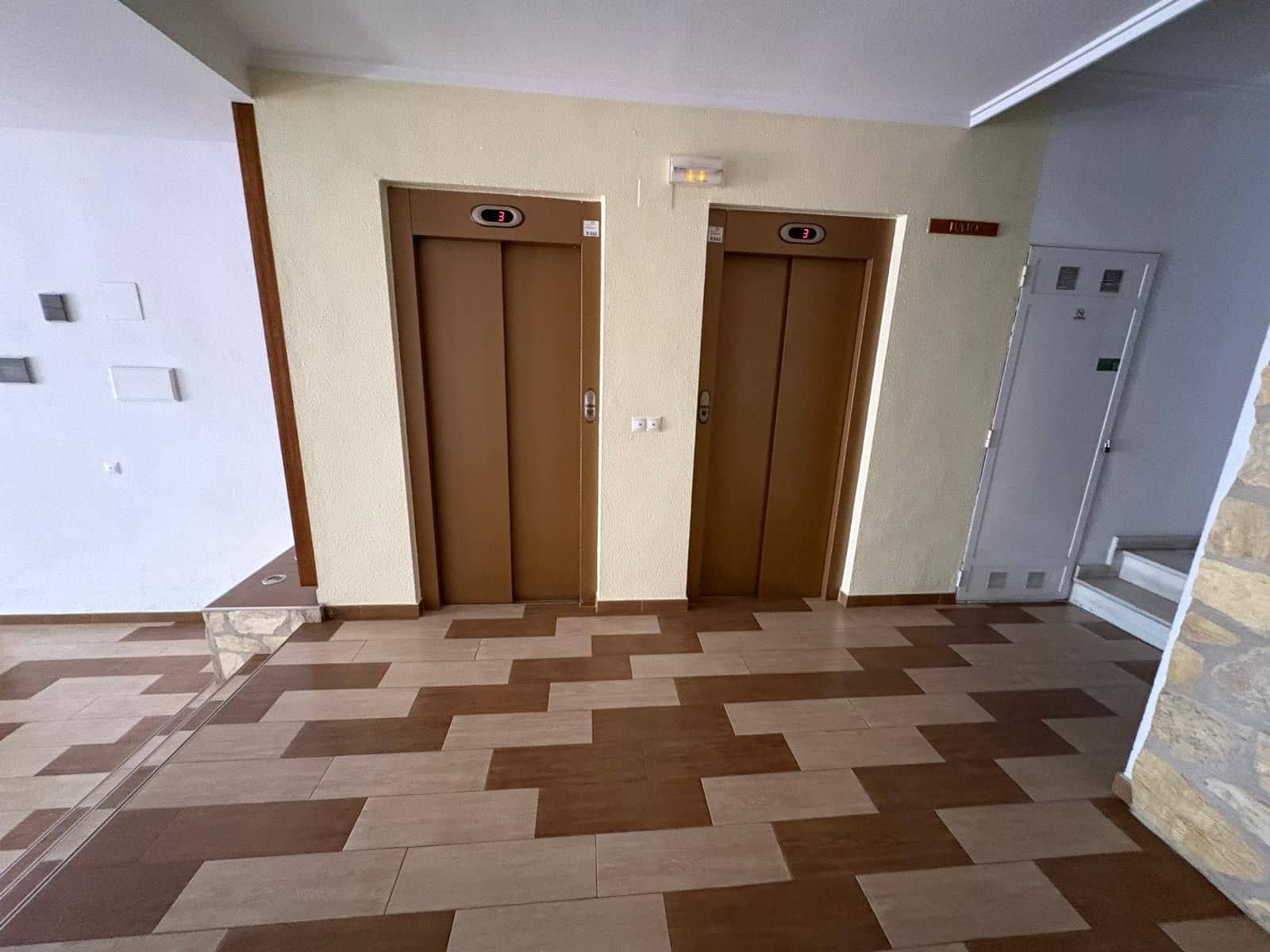 2 quarto Apartamento para arrendar em Guardamar del Segura com piscina - 750 € (Ref: 10023536)