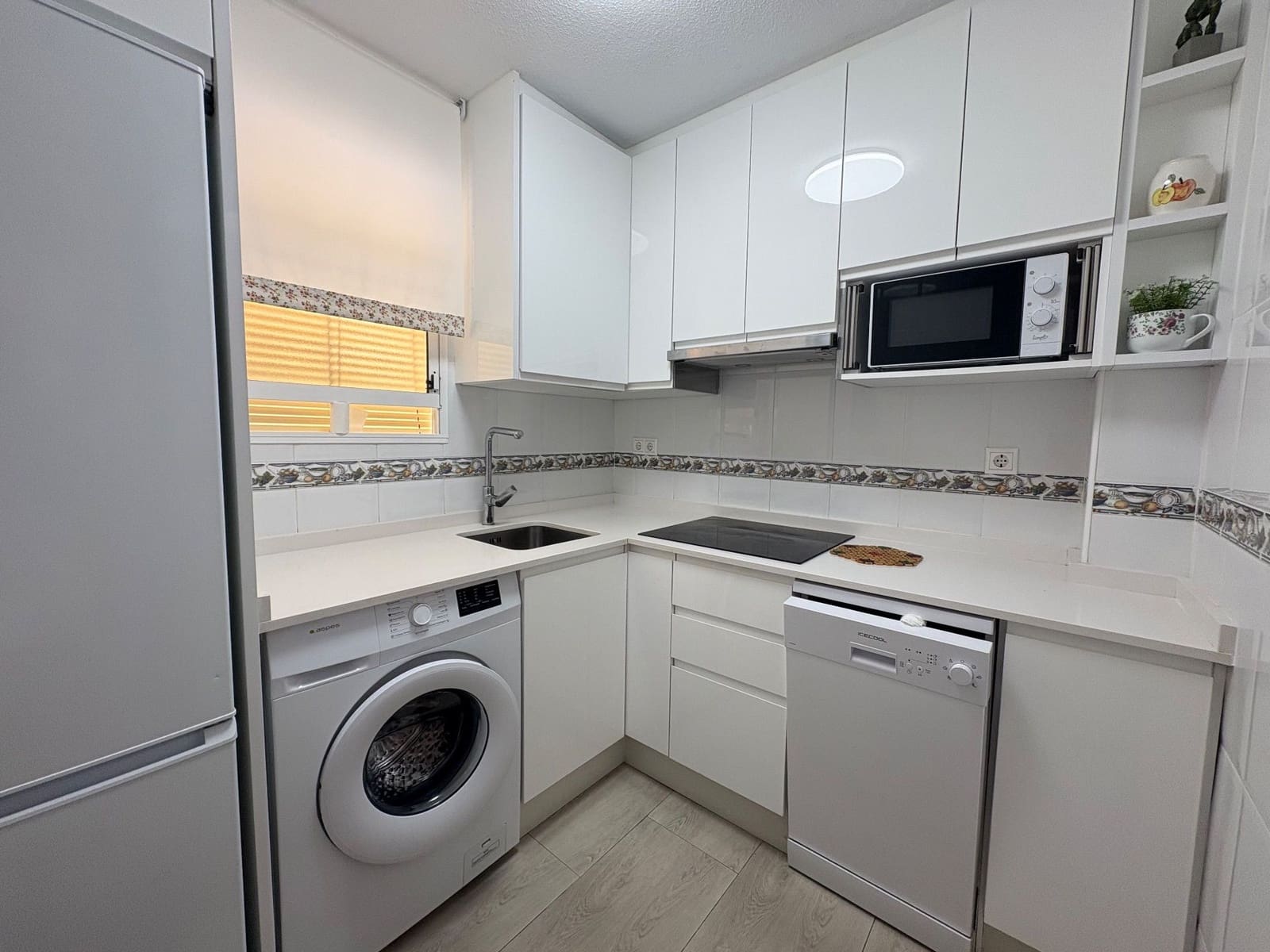 2 quarto Apartamento para arrendar em Guardamar del Segura com piscina - 750 € (Ref: 10023536)