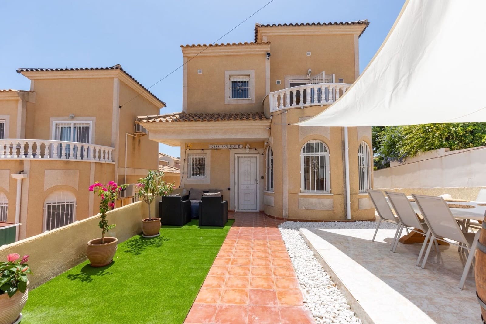3 quarto Moradia para arrendar em Orihuela Costa com piscina garagem - 1 650 € (Ref: 10026701)