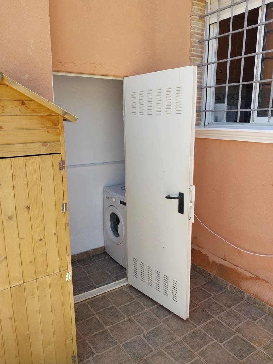 3 slaapkamer Villa te huur in Torrevieja met garage - € 700 (Ref: 10029993)