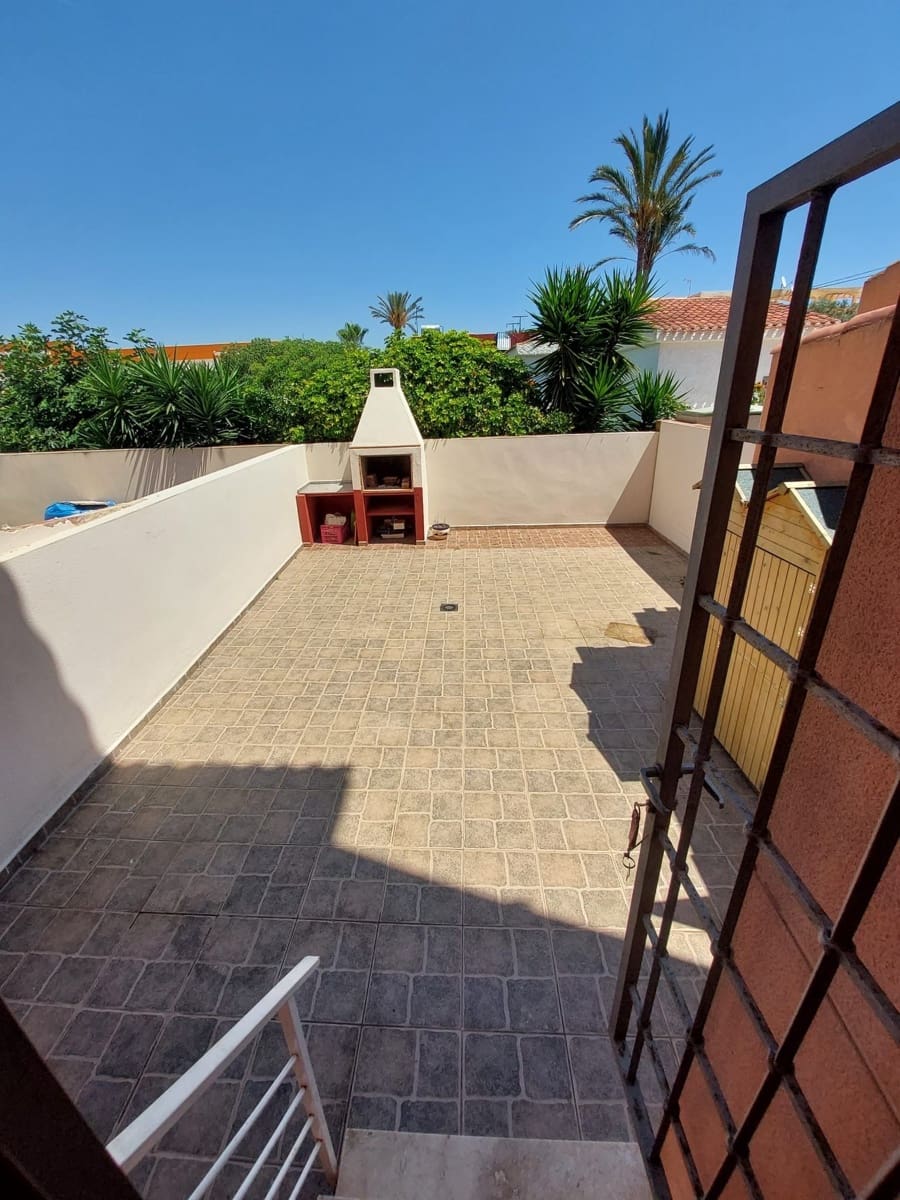 3 slaapkamer Villa te huur in Torrevieja met garage - € 700 (Ref: 10029993)